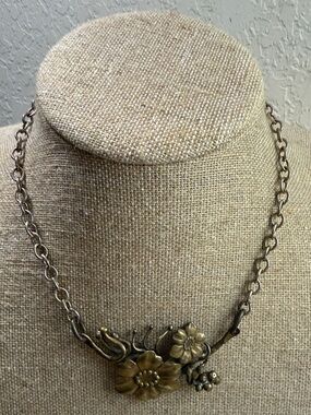 Fashion Jewelry Brass Floral Branch Necklace - Gold Tone vintage